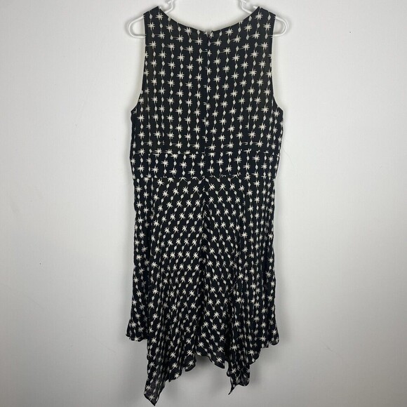 TAHARI Arthur S Levine Black Embroidered Handkerchief Hem Dress Size 16​​​​​ - Picture 4 of 9